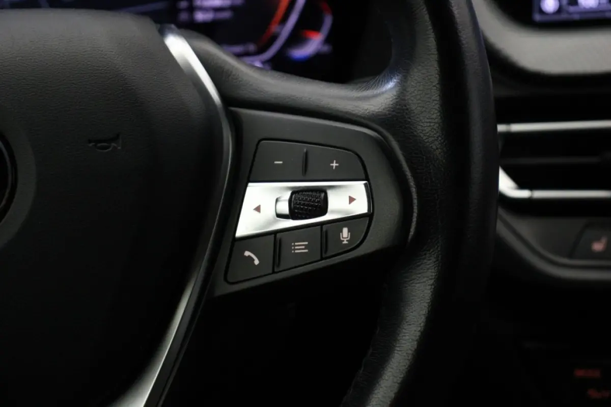 218i Introduction Edition Automaat - Digitaal Cockpit, Carplay, Camera, Half Leer