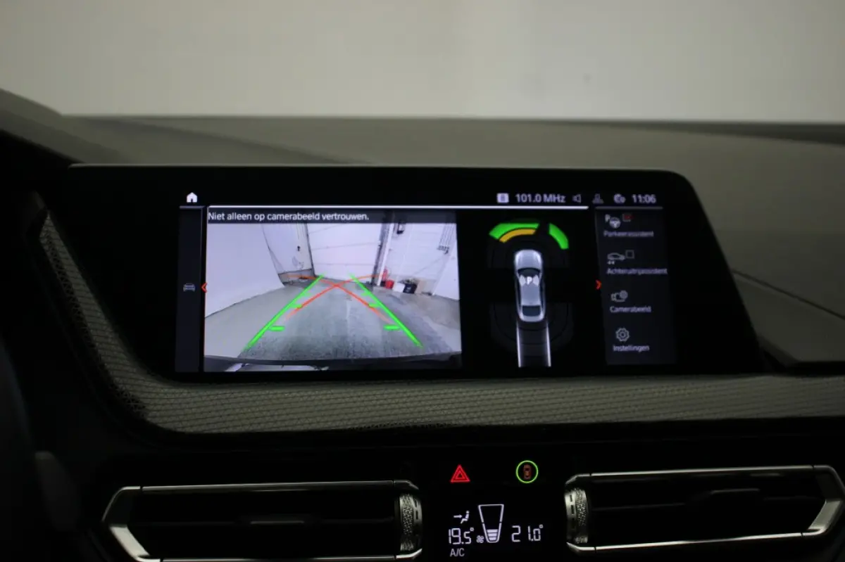 218i Introduction Edition Automaat - Digitaal Cockpit, Carplay, Camera, Half Leer