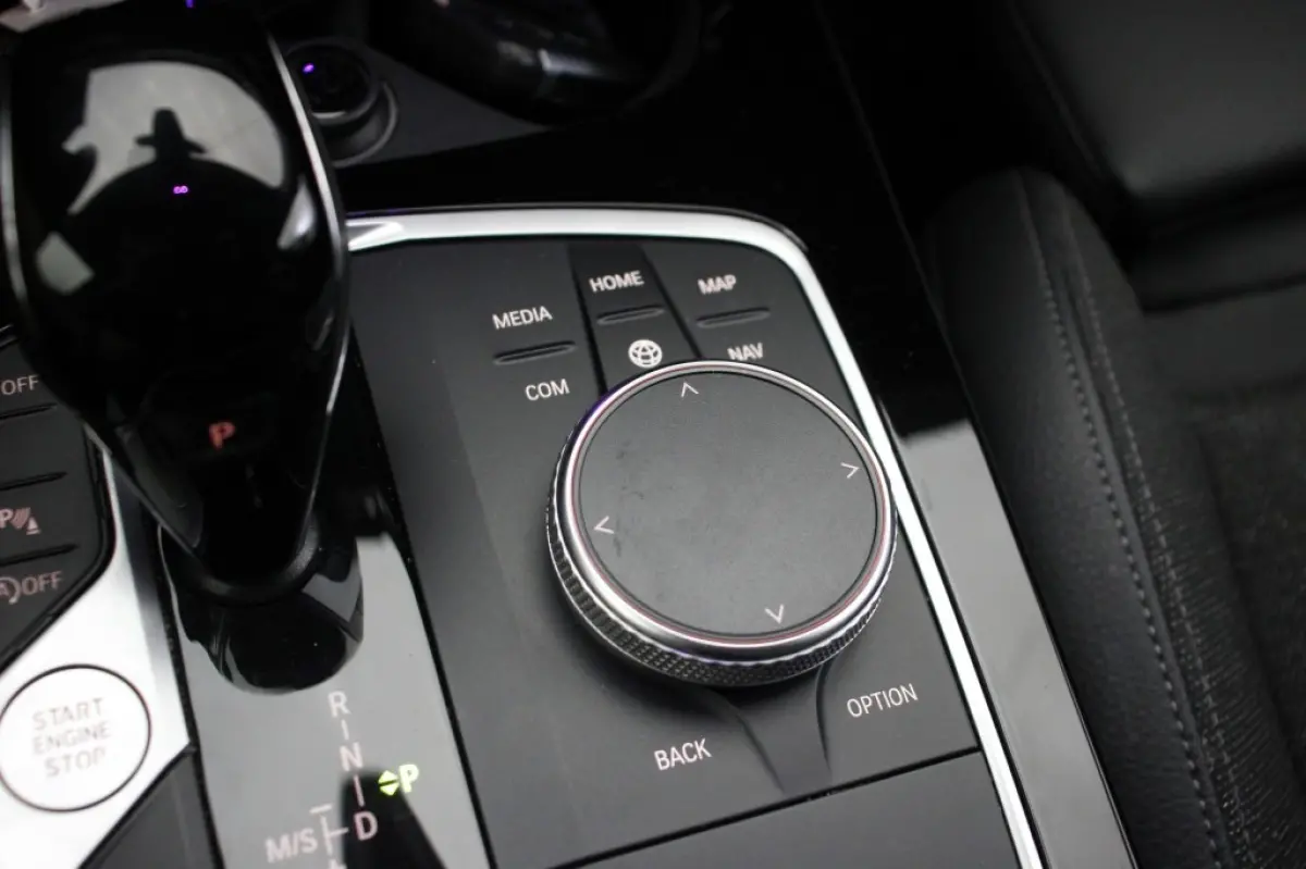 218i Introduction Edition Automaat - Digitaal Cockpit, Carplay, Camera, Half Leer