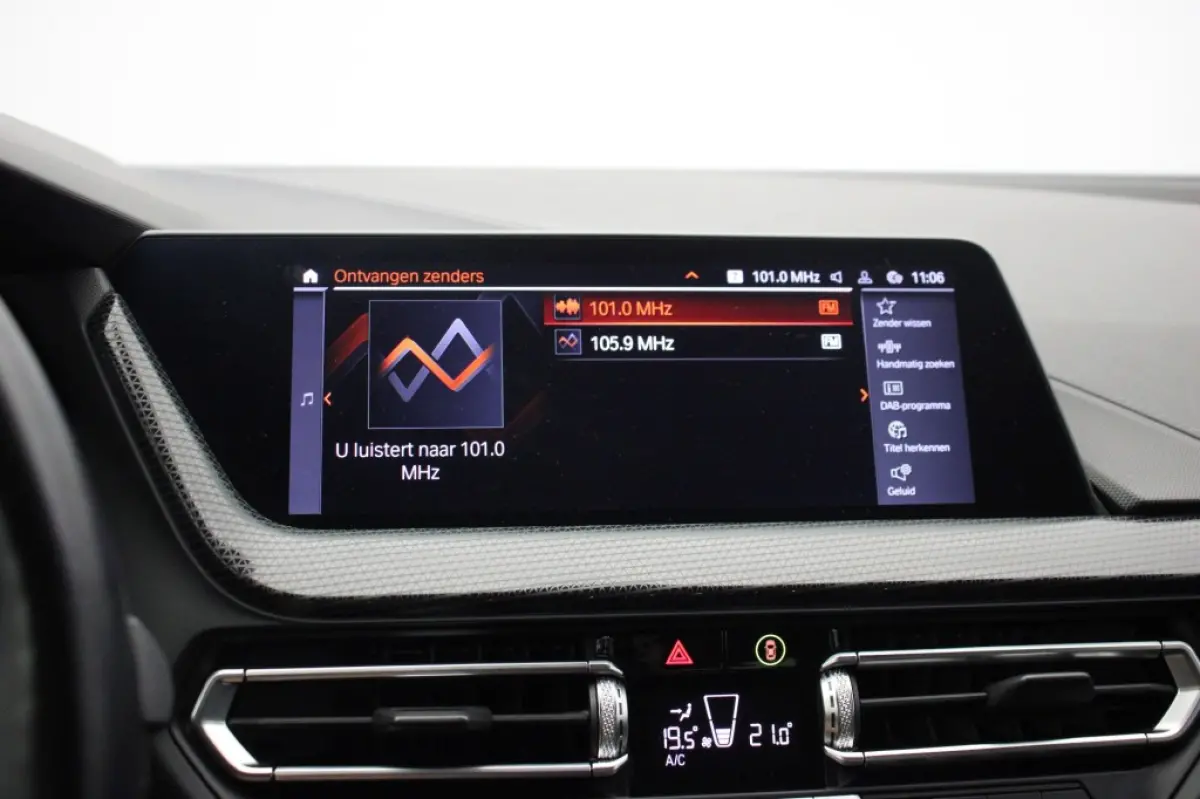 218i Introduction Edition Automaat - Digitaal Cockpit, Carplay, Camera, Half Leer