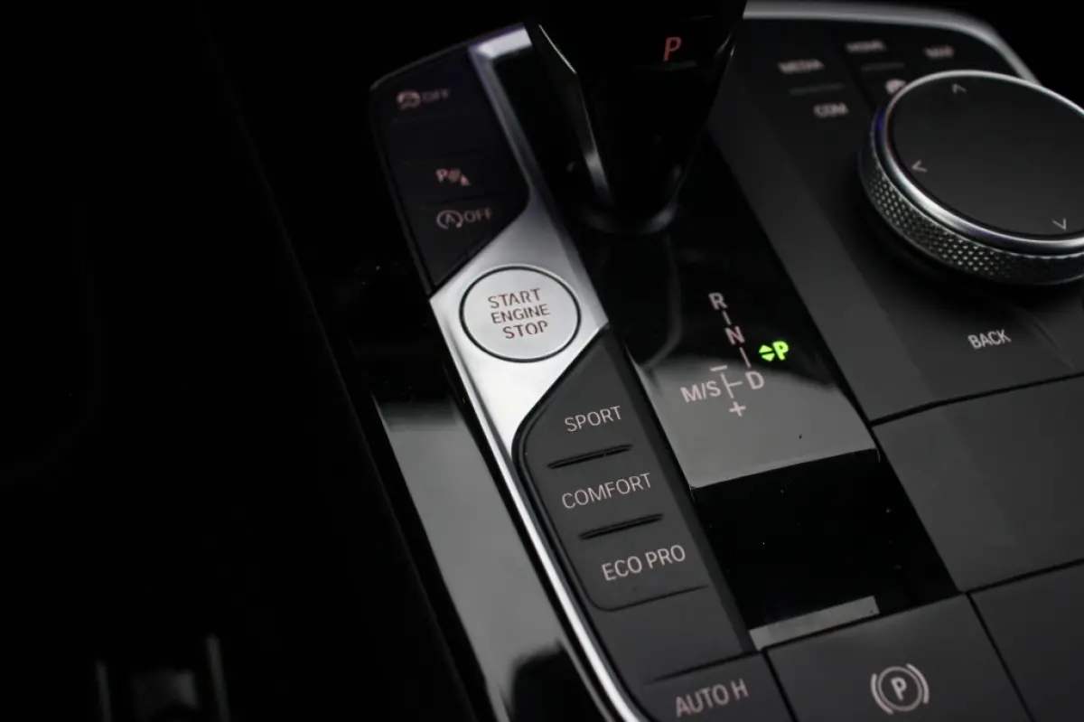 218i Introduction Edition Automaat - Digitaal Cockpit, Carplay, Camera, Half Leer