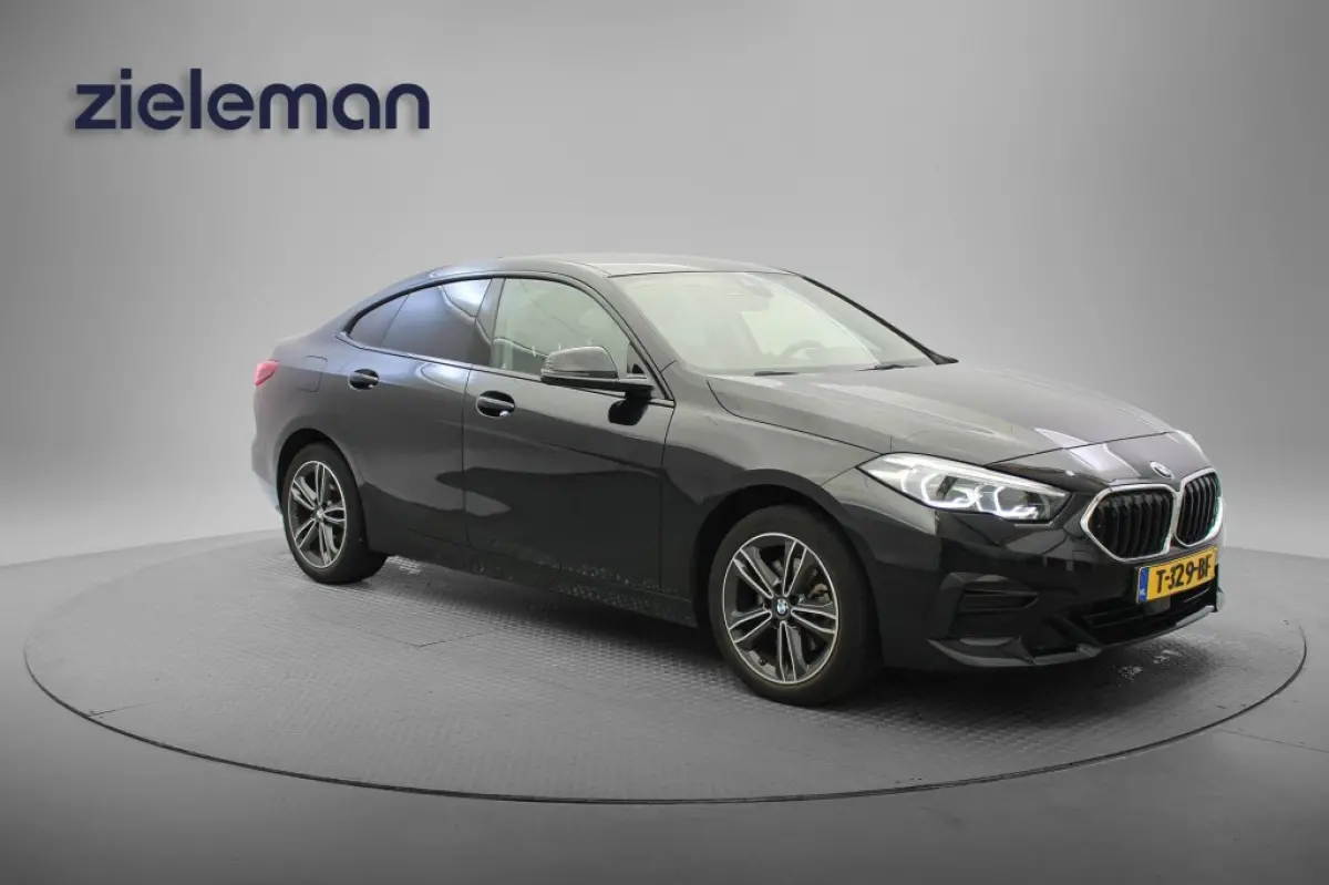 218i Introduction Edition Automaat - Digitaal Cockpit, Carplay, Camera, Half Leer