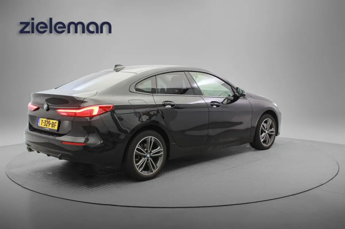 218i Introduction Edition Automaat - Digitaal Cockpit, Carplay, Camera, Half Leer