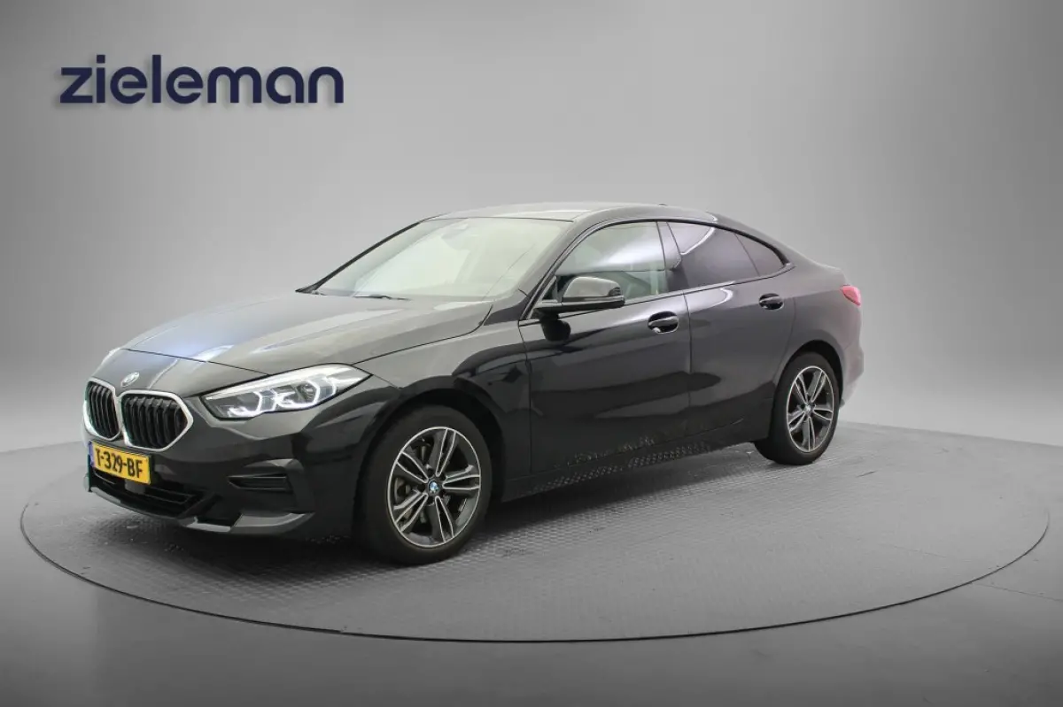 218i Introduction Edition Automaat - Digitaal Cockpit, Carplay, Camera, Half Leer