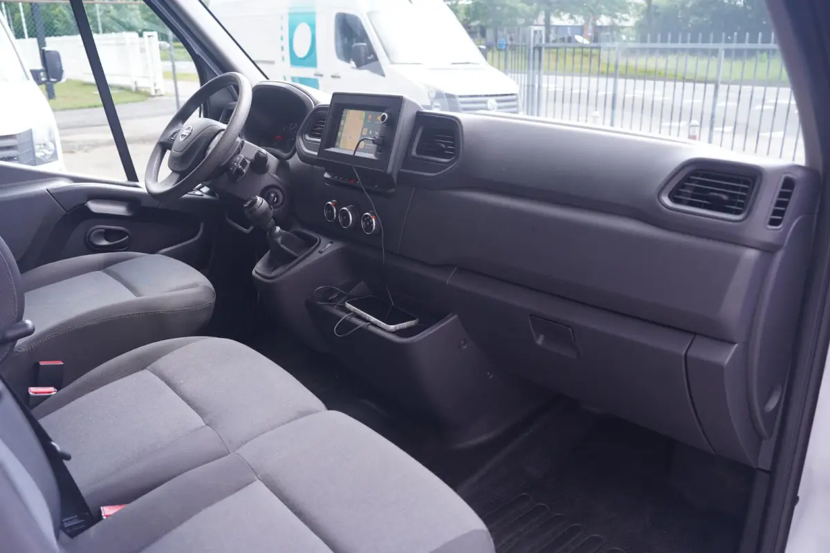 2.3 DCi 165 pk Bakwagen met Laadklep Airco, Apple Carplay, Camera, Cruise Control, 3-Zits