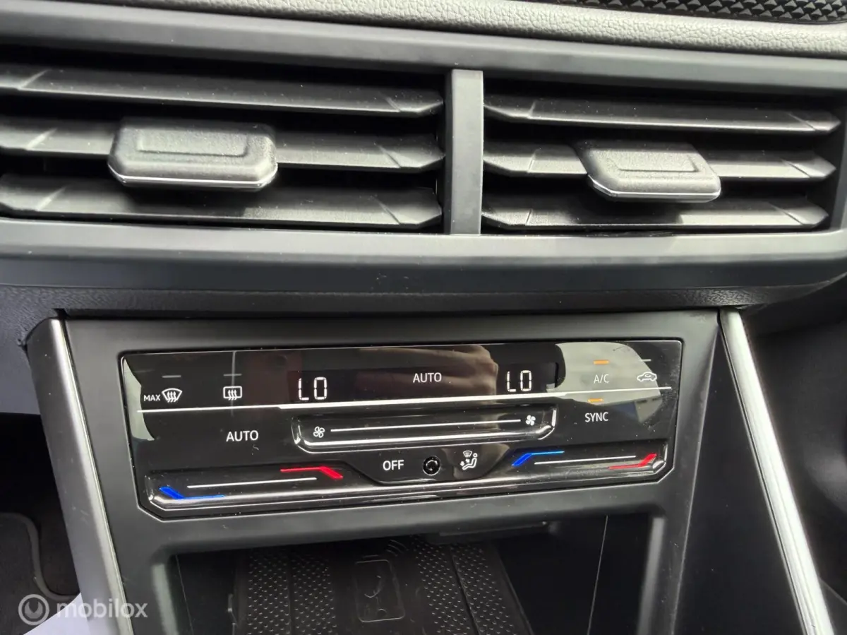 1.0 TSI Life | Pano | Camera | Climate | Carplay