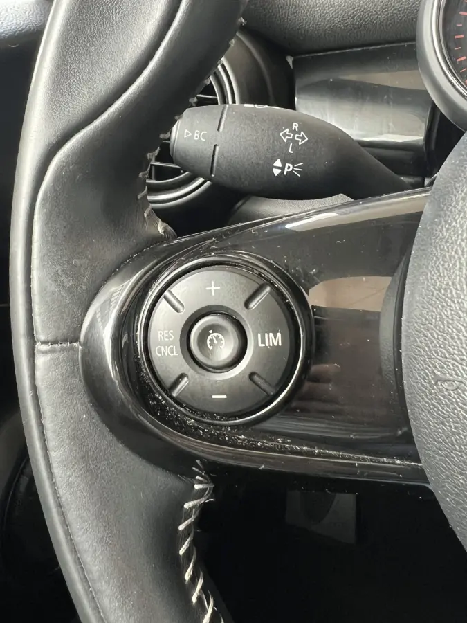 1.5 Cooper 60 Years Edition | AUTOMAAT | HEAD-UP DISPLAY | LEDER | SCHUIF/KANTELDAK | CARPLAY/ANDROID | HARMAN/KARDON | NAVI | CRUISE CONTROL | PDC V+A | CLIMATE CONTROL | LMV 17'' | STOELVE