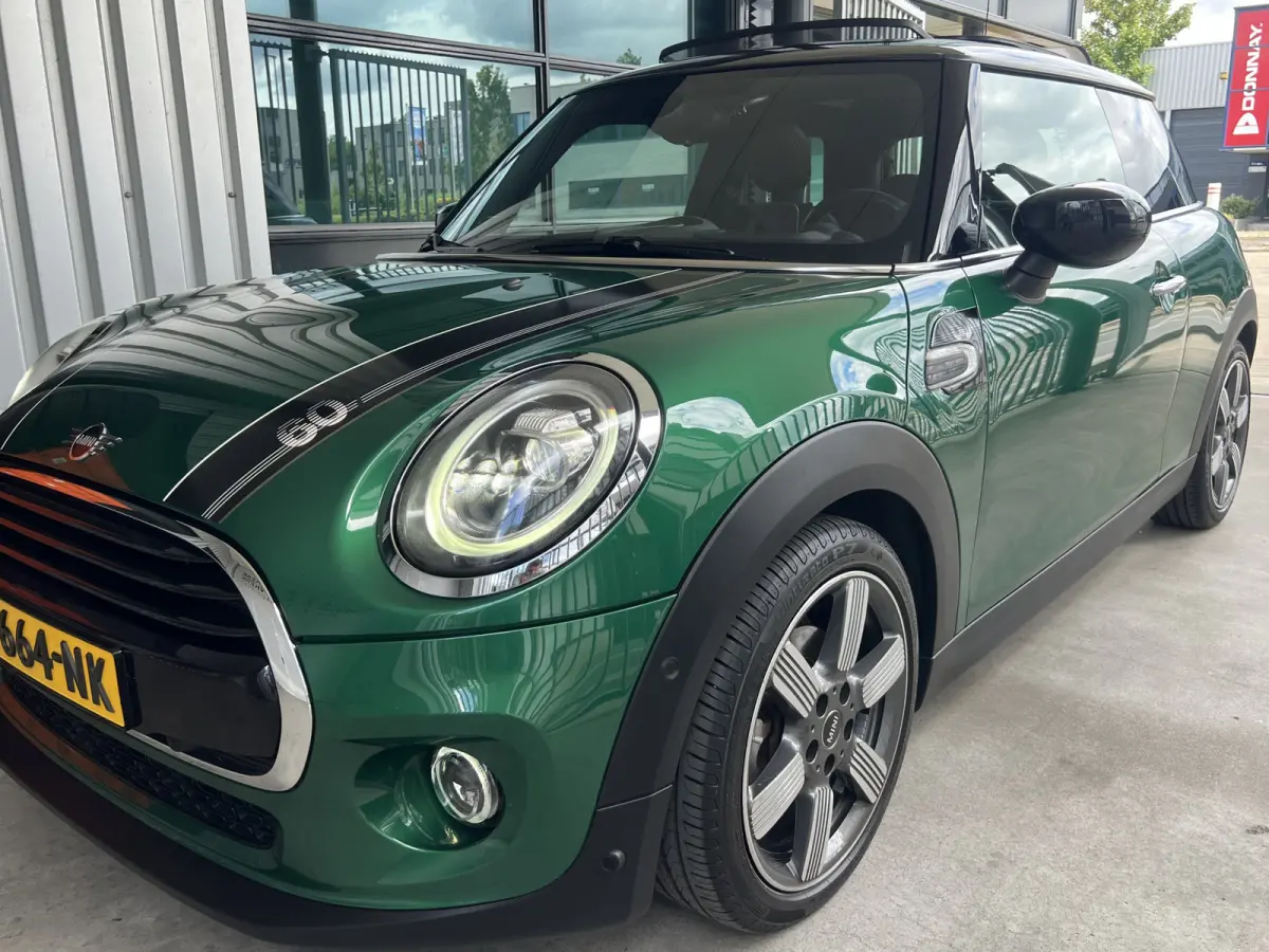 1.5 Cooper 60 Years Edition | AUTOMAAT | HEAD-UP DISPLAY | LEDER | SCHUIF/KANTELDAK | CARPLAY/ANDROID | HARMAN/KARDON | NAVI | CRUISE CONTROL | PDC V+A | CLIMATE CONTROL | LMV 17'' | STOELVE