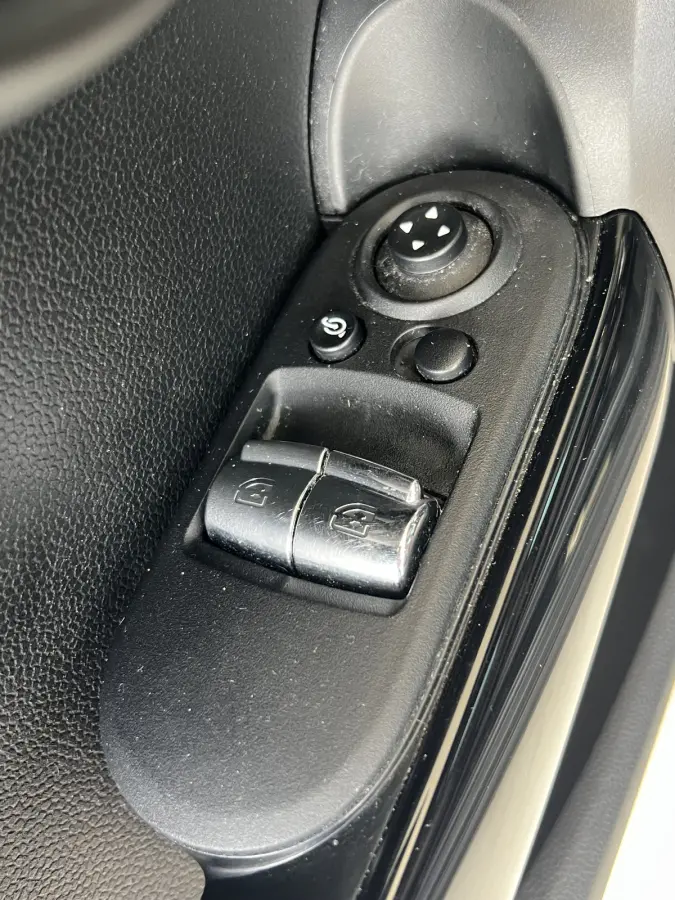 1.5 Cooper 60 Years Edition | AUTOMAAT | HEAD-UP DISPLAY | LEDER | SCHUIF/KANTELDAK | CARPLAY/ANDROID | HARMAN/KARDON | NAVI | CRUISE CONTROL | PDC V+A | CLIMATE CONTROL | LMV 17'' | STOELVE