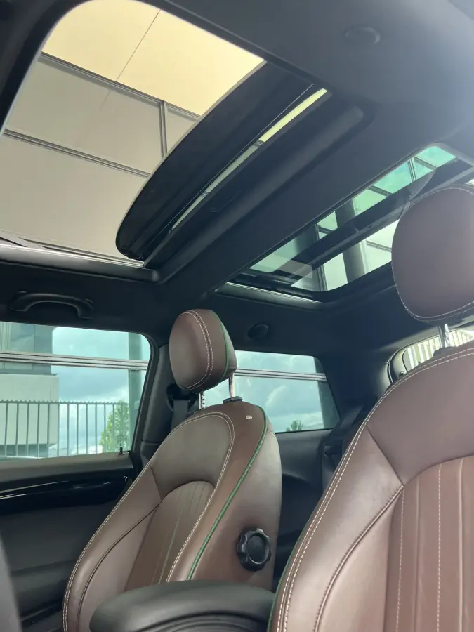 1.5 Cooper 60 Years Edition | AUTOMAAT | HEAD-UP DISPLAY | LEDER | SCHUIF/KANTELDAK | CARPLAY/ANDROID | HARMAN/KARDON | NAVI | CRUISE CONTROL | PDC V+A | CLIMATE CONTROL | LMV 17'' | STOELVE
