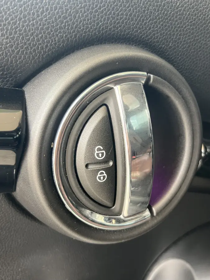 1.5 Cooper 60 Years Edition | AUTOMAAT | HEAD-UP DISPLAY | LEDER | SCHUIF/KANTELDAK | CARPLAY/ANDROID | HARMAN/KARDON | NAVI | CRUISE CONTROL | PDC V+A | CLIMATE CONTROL | LMV 17'' | STOELVE