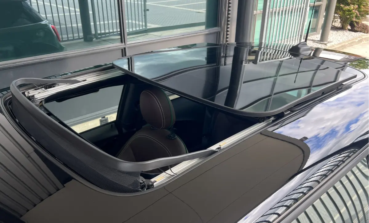 1.5 Cooper 60 Years Edition | AUTOMAAT | HEAD-UP DISPLAY | LEDER | SCHUIF/KANTELDAK | CARPLAY/ANDROID | HARMAN/KARDON | NAVI | CRUISE CONTROL | PDC V+A | CLIMATE CONTROL | LMV 17'' | STOELVE