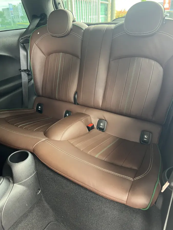 1.5 Cooper 60 Years Edition | AUTOMAAT | HEAD-UP DISPLAY | LEDER | SCHUIF/KANTELDAK | CARPLAY/ANDROID | HARMAN/KARDON | NAVI | CRUISE CONTROL | PDC V+A | CLIMATE CONTROL | LMV 17'' | STOELVE