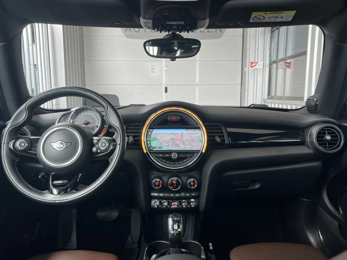 1.5 Cooper 60 Years Edition | AUTOMAAT | HEAD-UP DISPLAY | LEDER | SCHUIF/KANTELDAK | CARPLAY/ANDROID | HARMAN/KARDON | NAVI | CRUISE CONTROL | PDC V+A | CLIMATE CONTROL | LMV 17'' | STOELVE