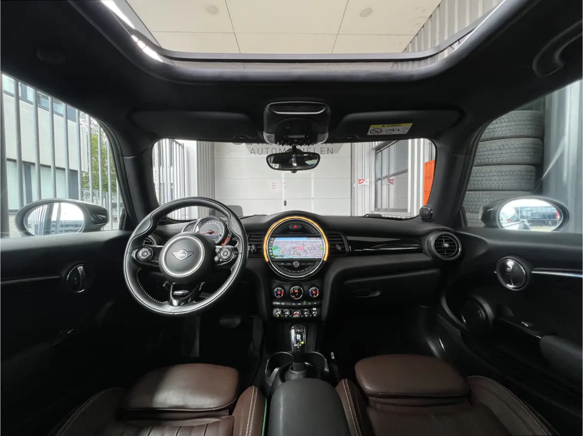 1.5 Cooper 60 Years Edition | AUTOMAAT | HEAD-UP DISPLAY | LEDER | SCHUIF/KANTELDAK | CARPLAY/ANDROID | HARMAN/KARDON | NAVI | CRUISE CONTROL | PDC V+A | CLIMATE CONTROL | LMV 17'' | STOELVE