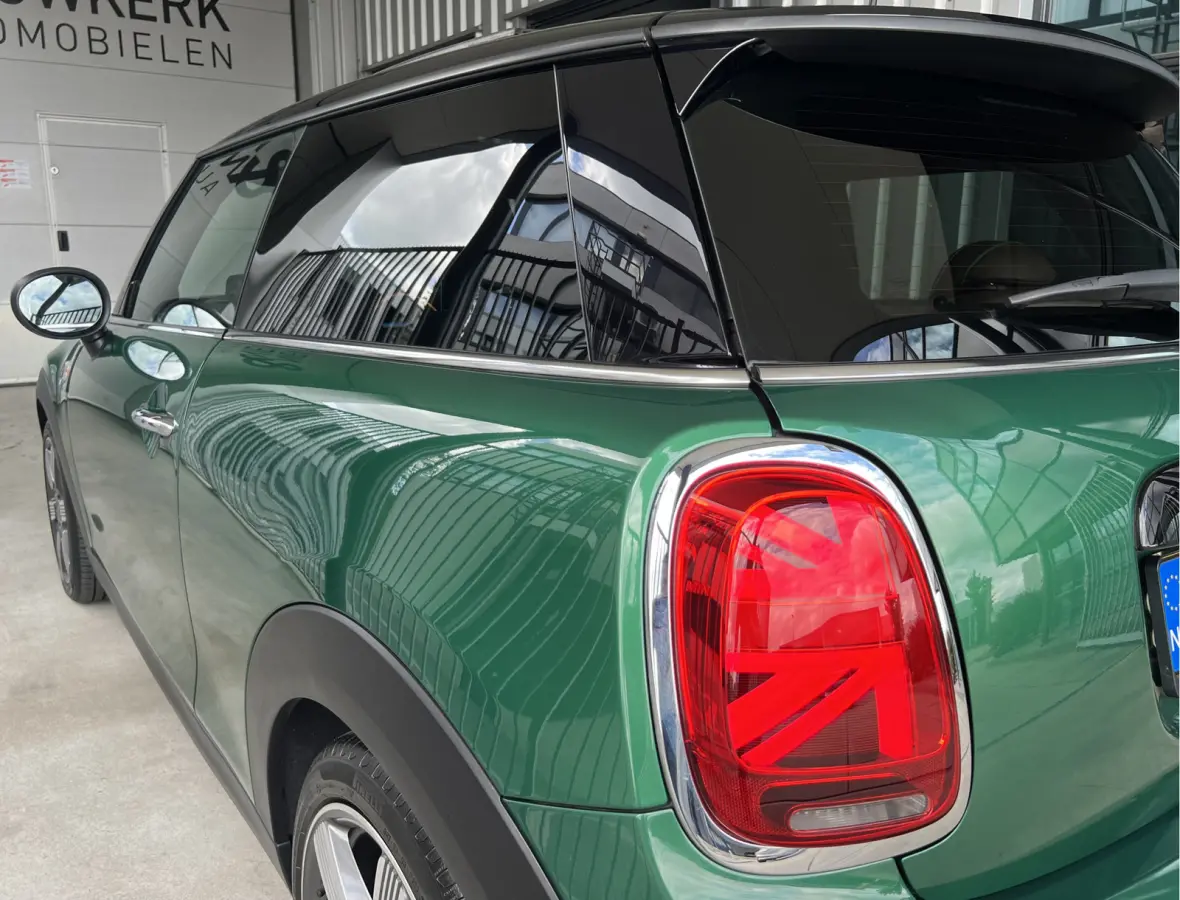 1.5 Cooper 60 Years Edition | AUTOMAAT | HEAD-UP DISPLAY | LEDER | SCHUIF/KANTELDAK | CARPLAY/ANDROID | HARMAN/KARDON | NAVI | CRUISE CONTROL | PDC V+A | CLIMATE CONTROL | LMV 17'' | STOELVE