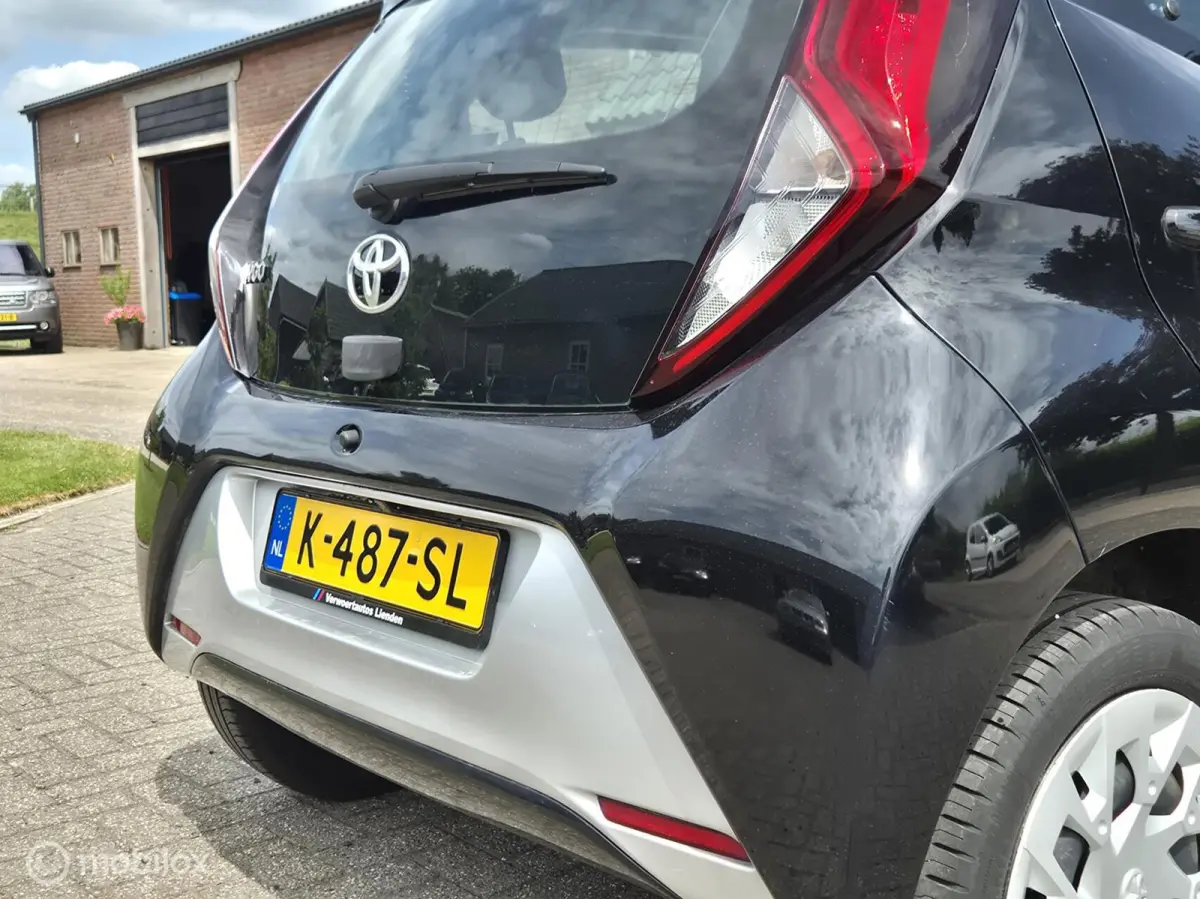 1.0 VVT-i x-play I Camera I Airco I Apple Carplay I Cruise I