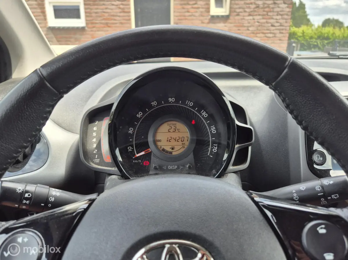 1.0 VVT-i x-play I Camera I Airco I Apple Carplay I Cruise I