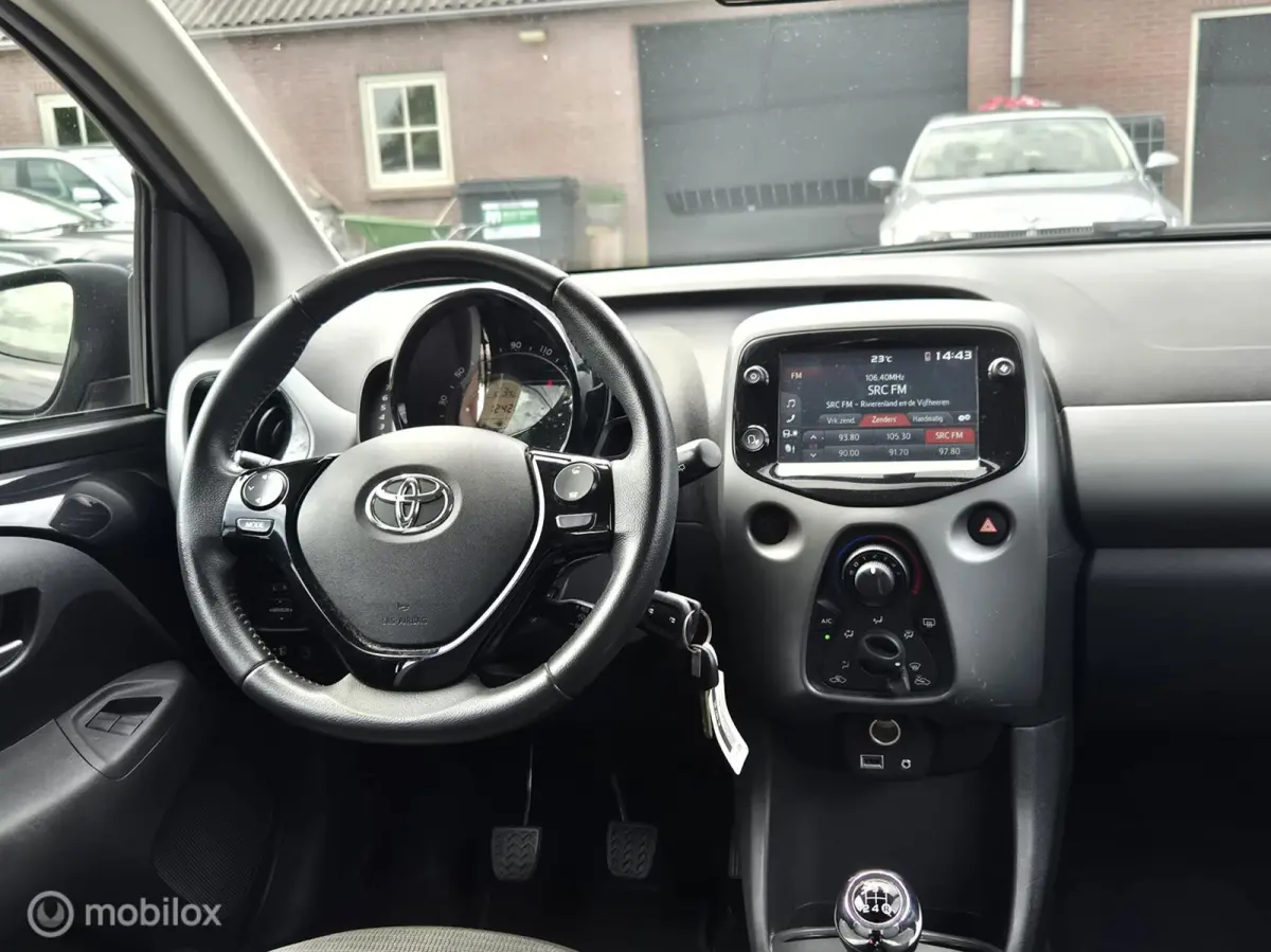 1.0 VVT-i x-play I Camera I Airco I Apple Carplay I Cruise I