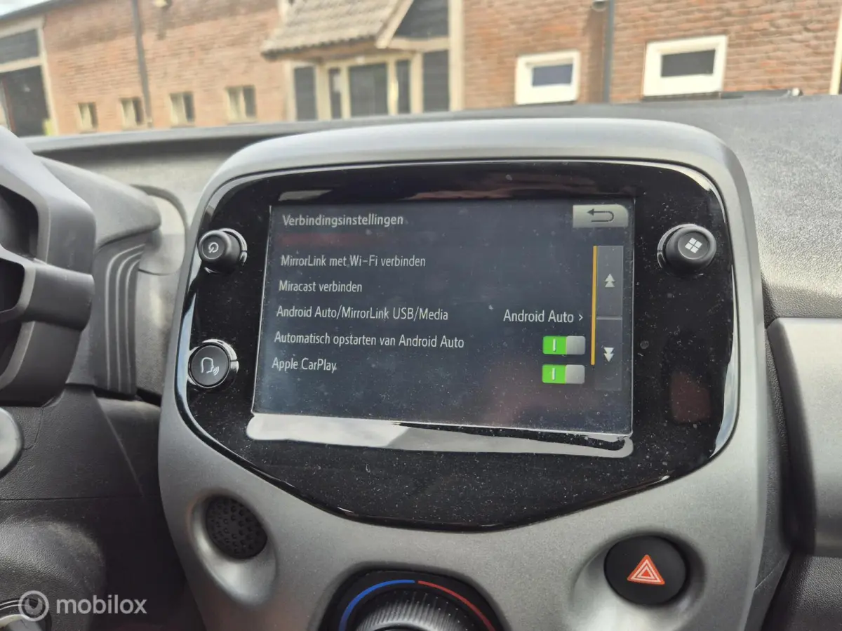 1.0 VVT-i x-play I Camera I Airco I Apple Carplay I Cruise I