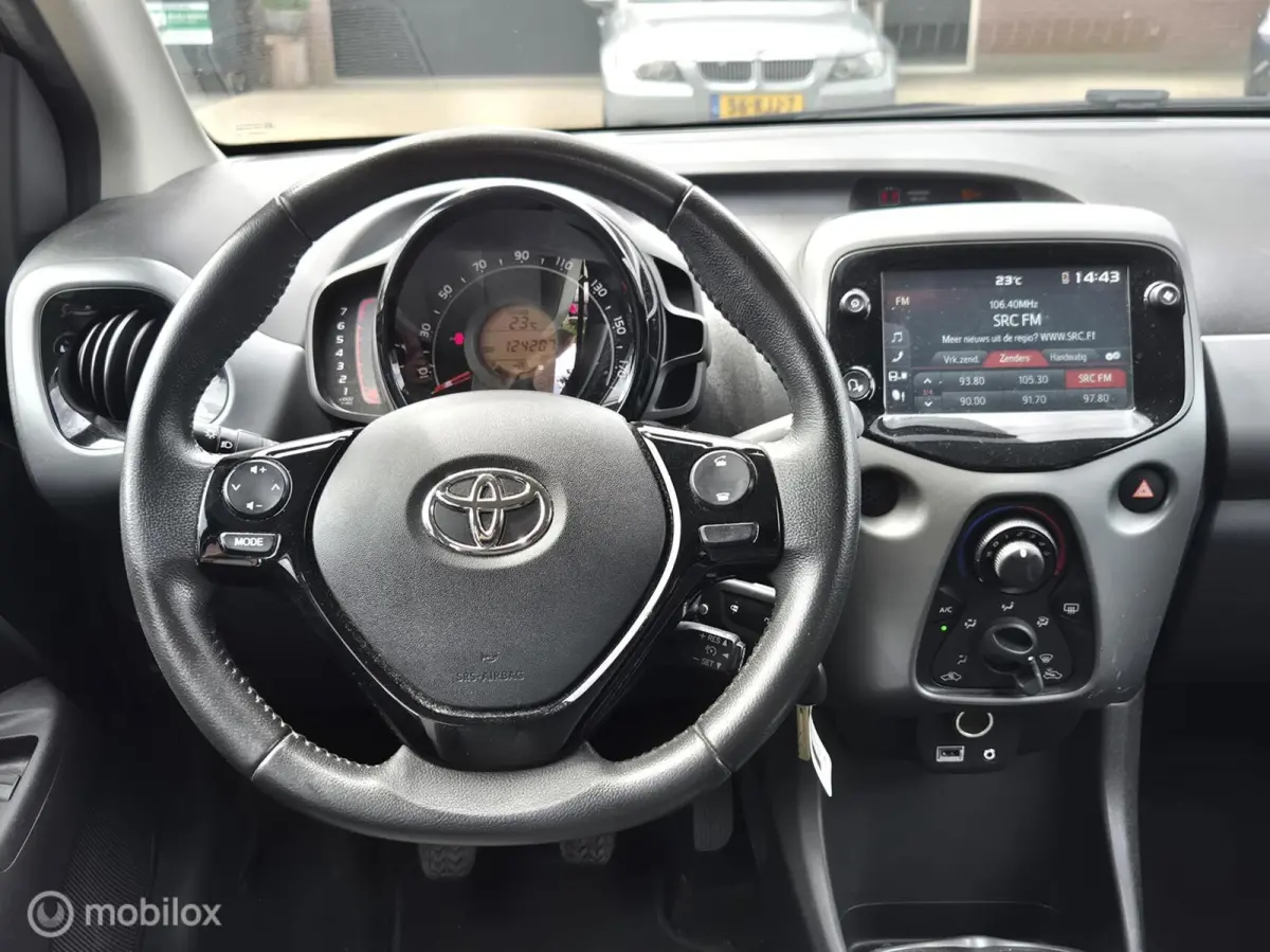 1.0 VVT-i x-play I Camera I Airco I Apple Carplay I Cruise I