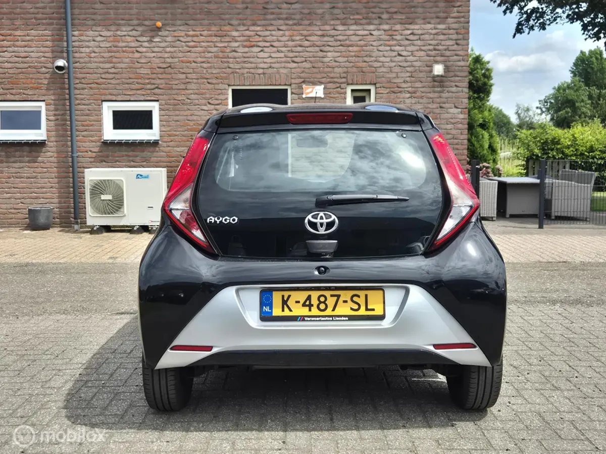 1.0 VVT-i x-play I Camera I Airco I Apple Carplay I Cruise I