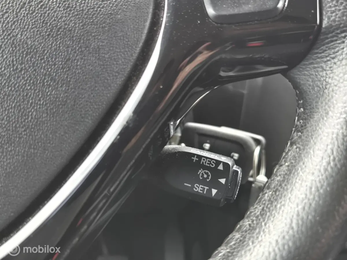 1.0 VVT-i x-play I Camera I Airco I Apple Carplay I Cruise I