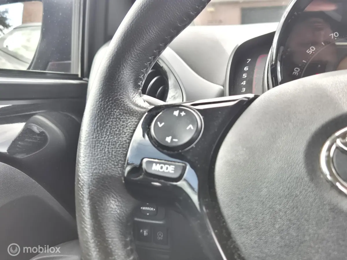 1.0 VVT-i x-play I Camera I Airco I Apple Carplay I Cruise I