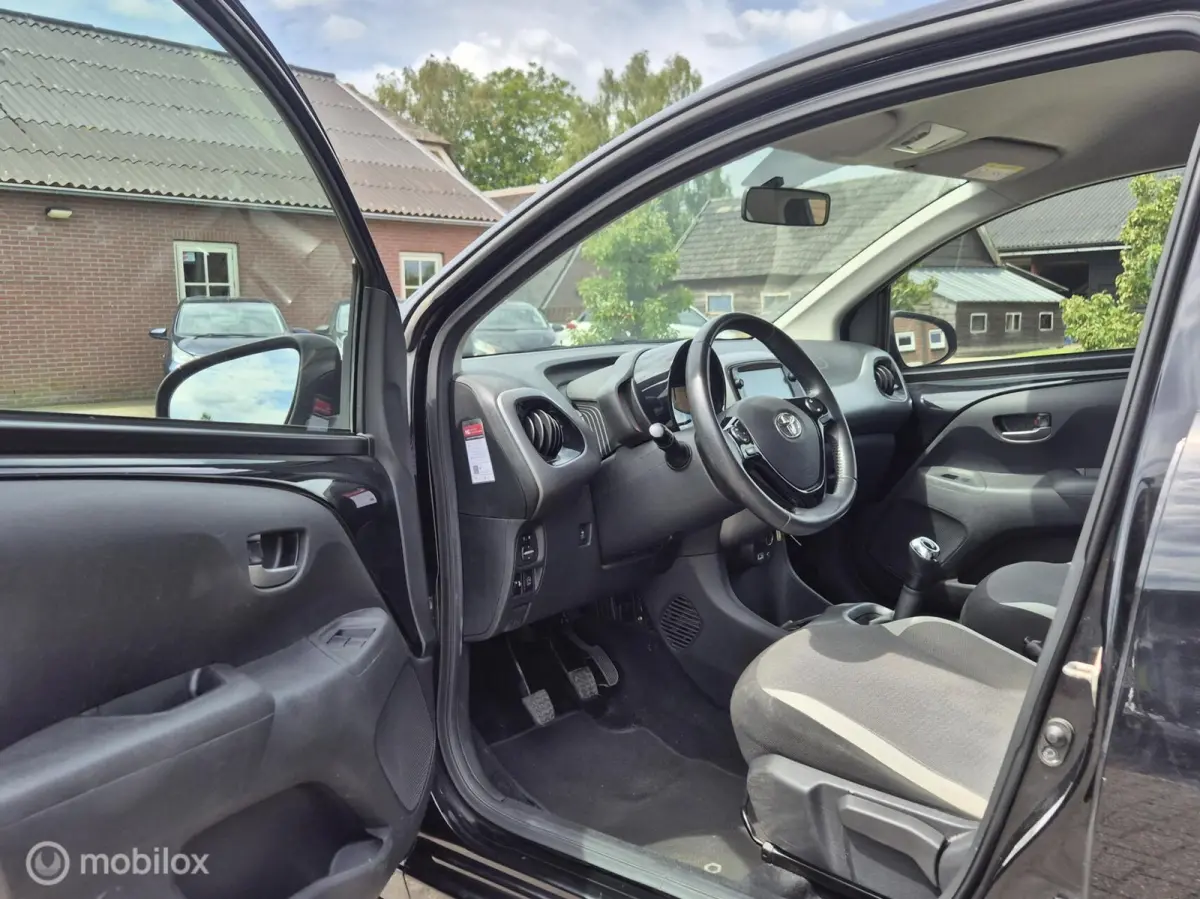 1.0 VVT-i x-play I Camera I Airco I Apple Carplay I Cruise I