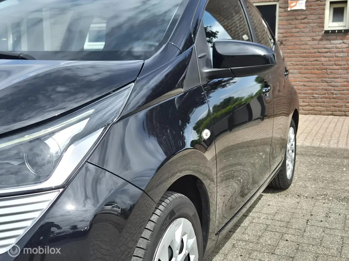 1.0 VVT-i x-play I Camera I Airco I Apple Carplay I Cruise I