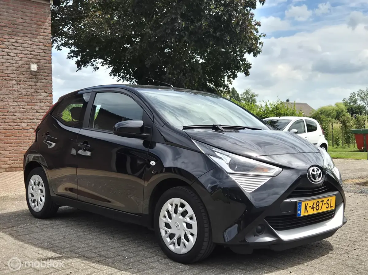 1.0 VVT-i x-play I Camera I Airco I Apple Carplay I Cruise I