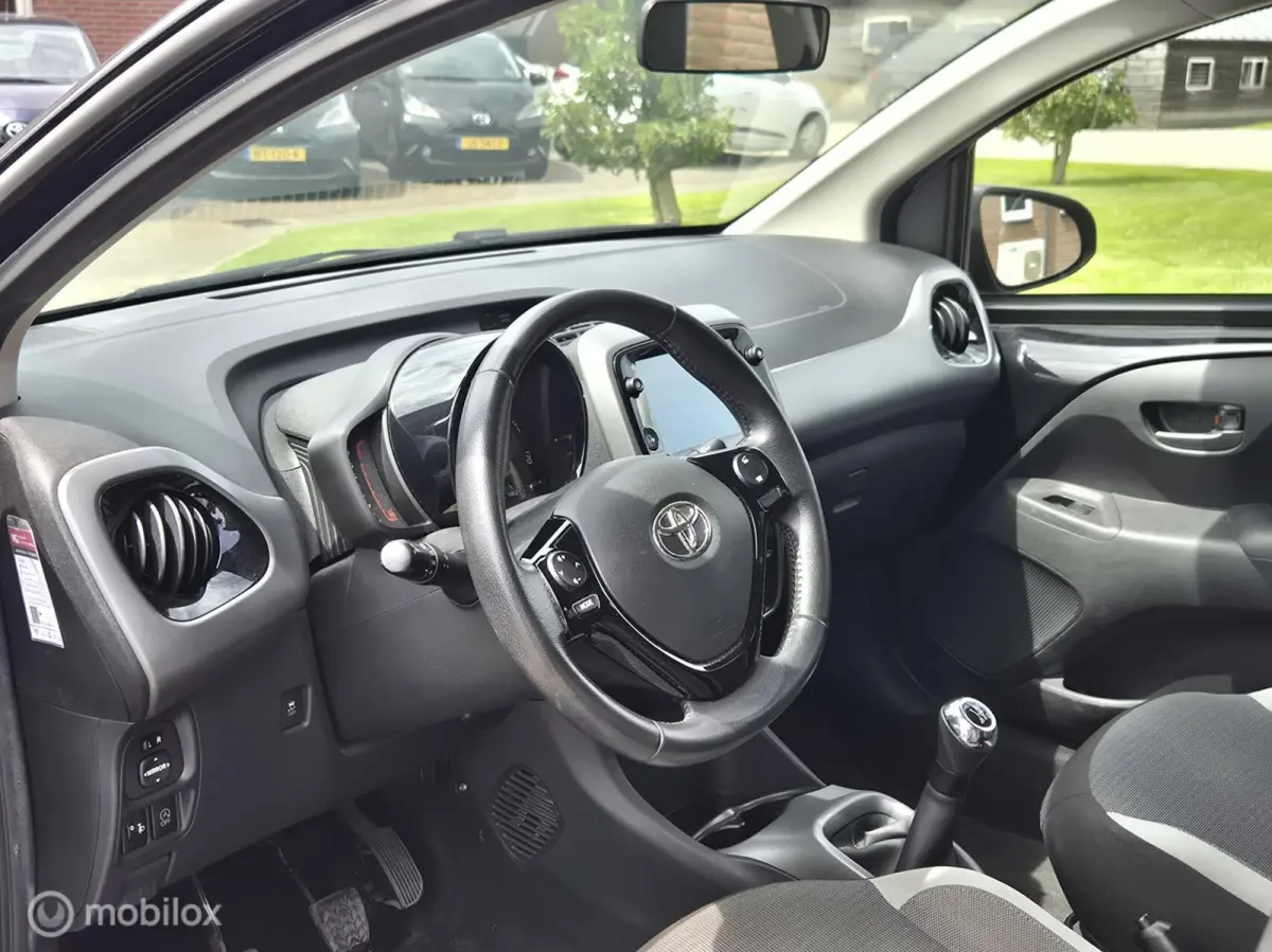 1.0 VVT-i x-play I Camera I Airco I Apple Carplay I Cruise I