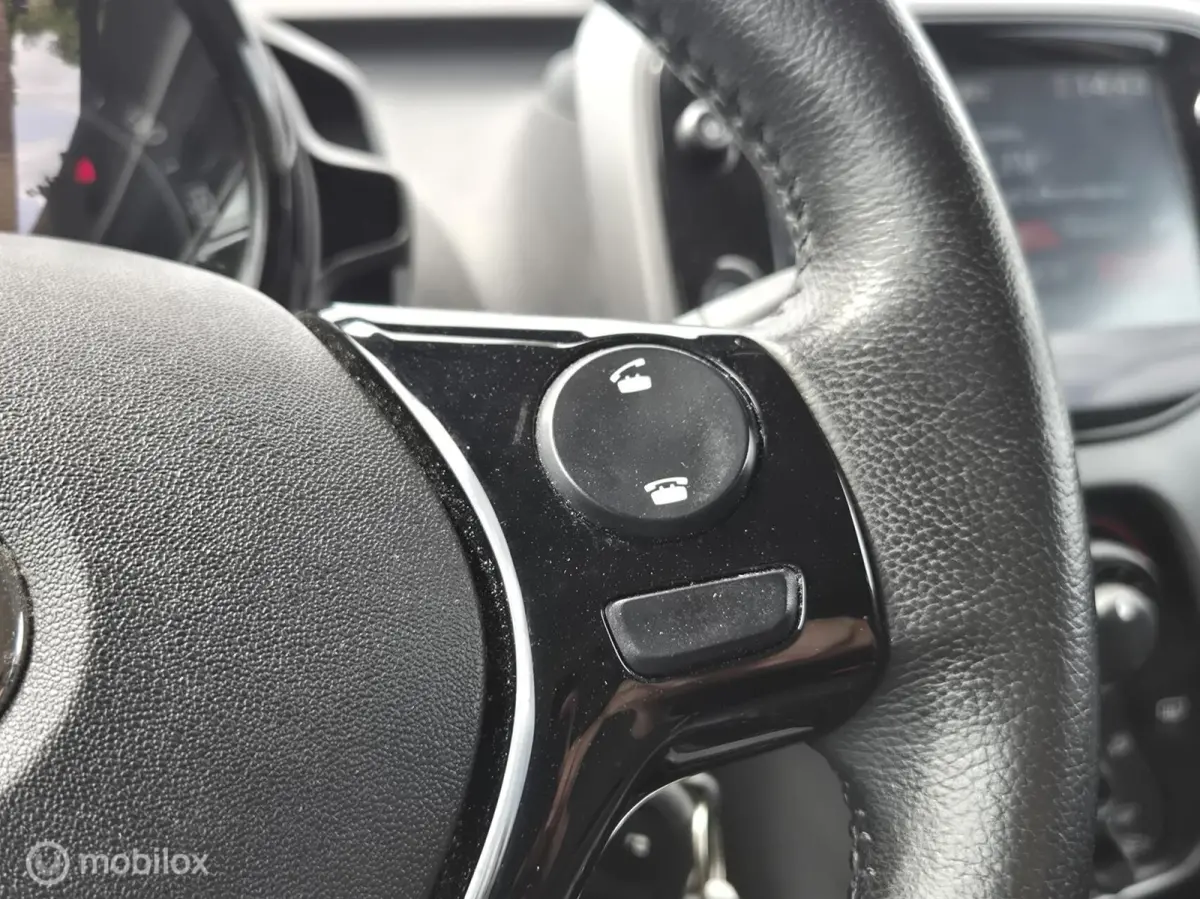 1.0 VVT-i x-play I Camera I Airco I Apple Carplay I Cruise I