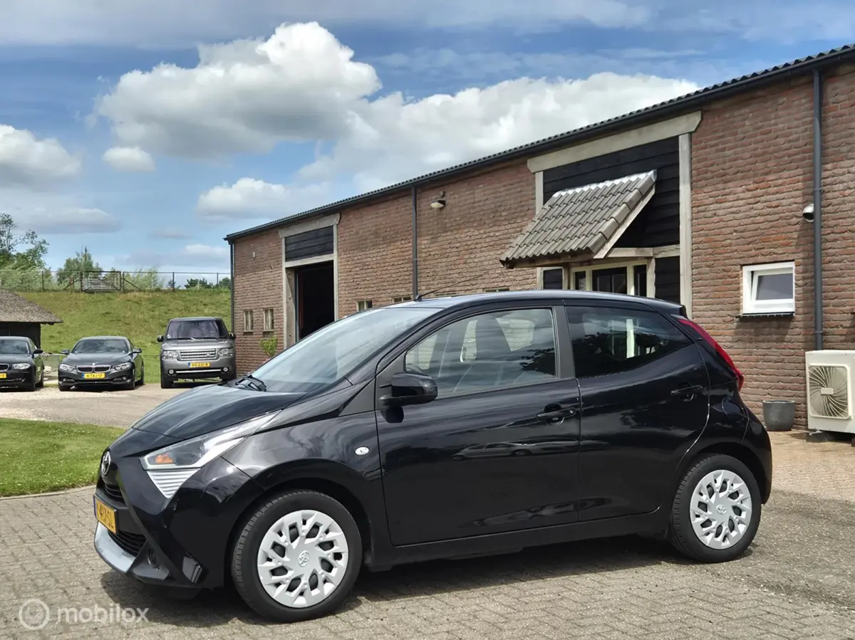 1.0 VVT-i x-play I Camera I Airco I Apple Carplay I Cruise I