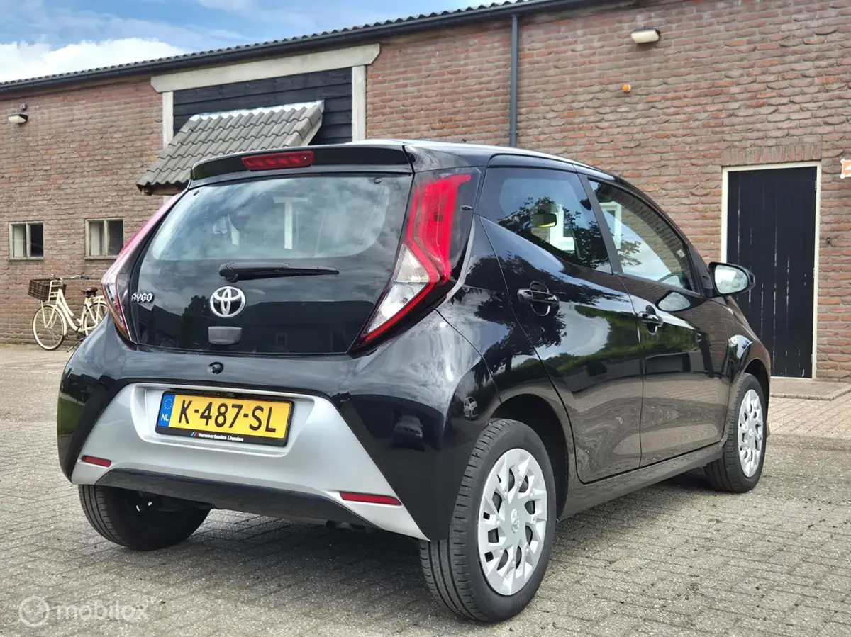 1.0 VVT-i x-play I Camera I Airco I Apple Carplay I Cruise I