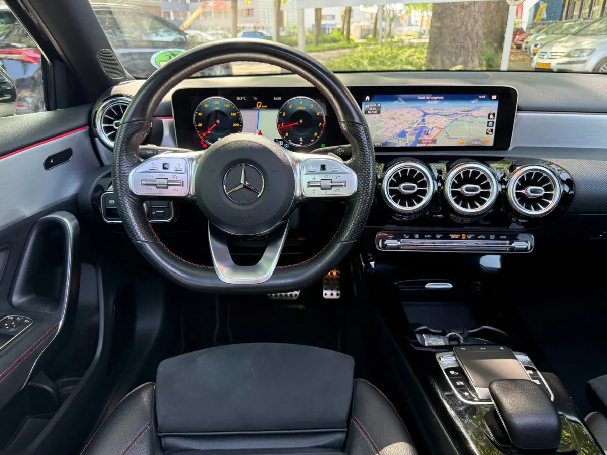 200 Business Solution AMG Automaat Pano Burmester