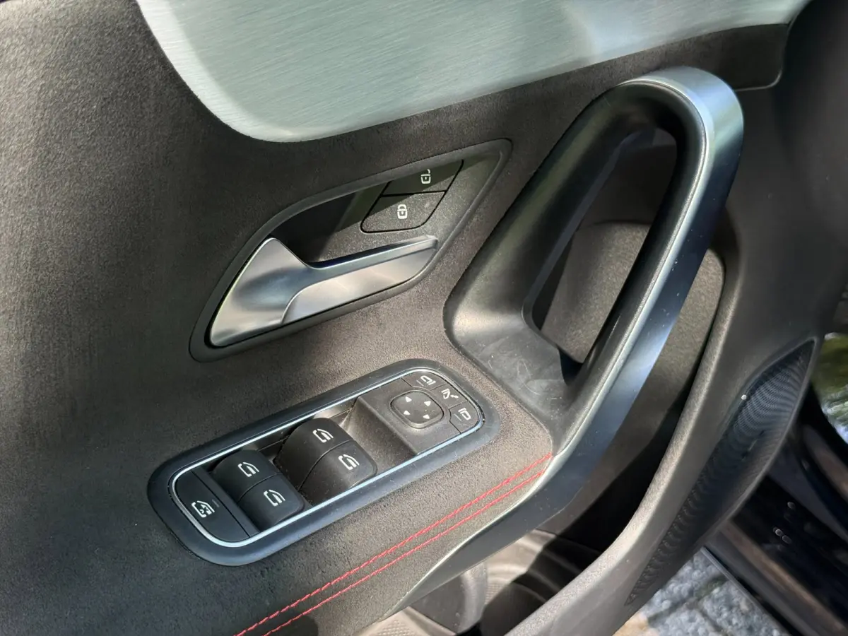 200 Business Solution AMG Automaat Pano Burmester