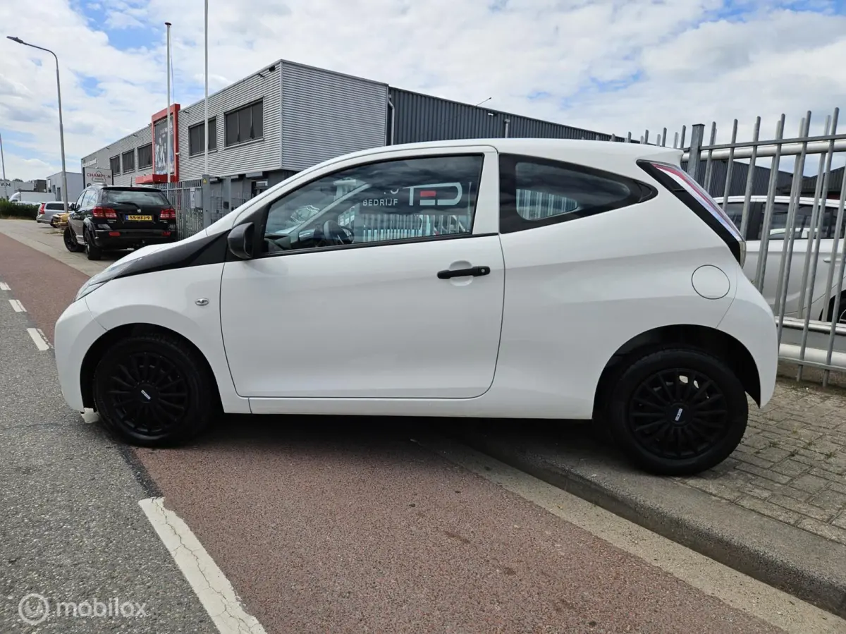 1.0 VVT-i x