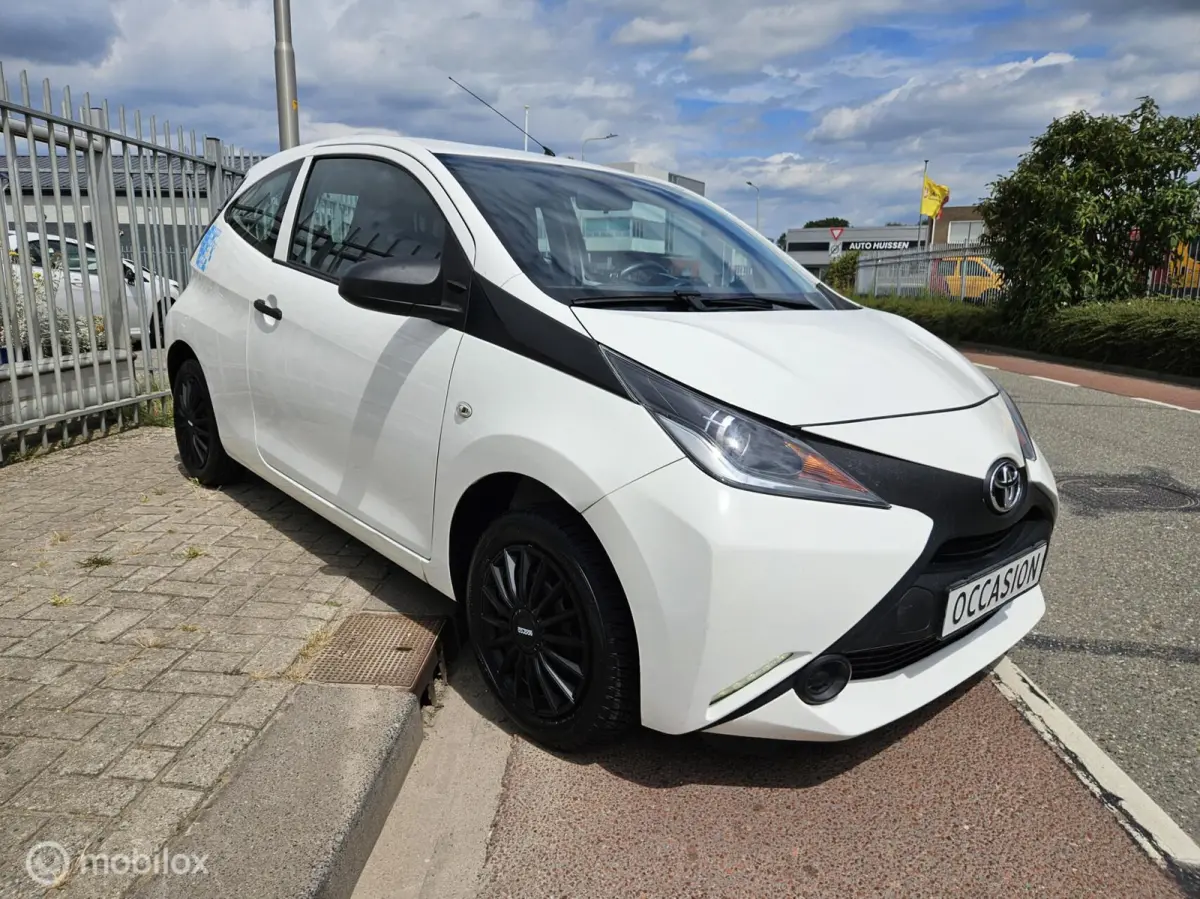 1.0 VVT-i x