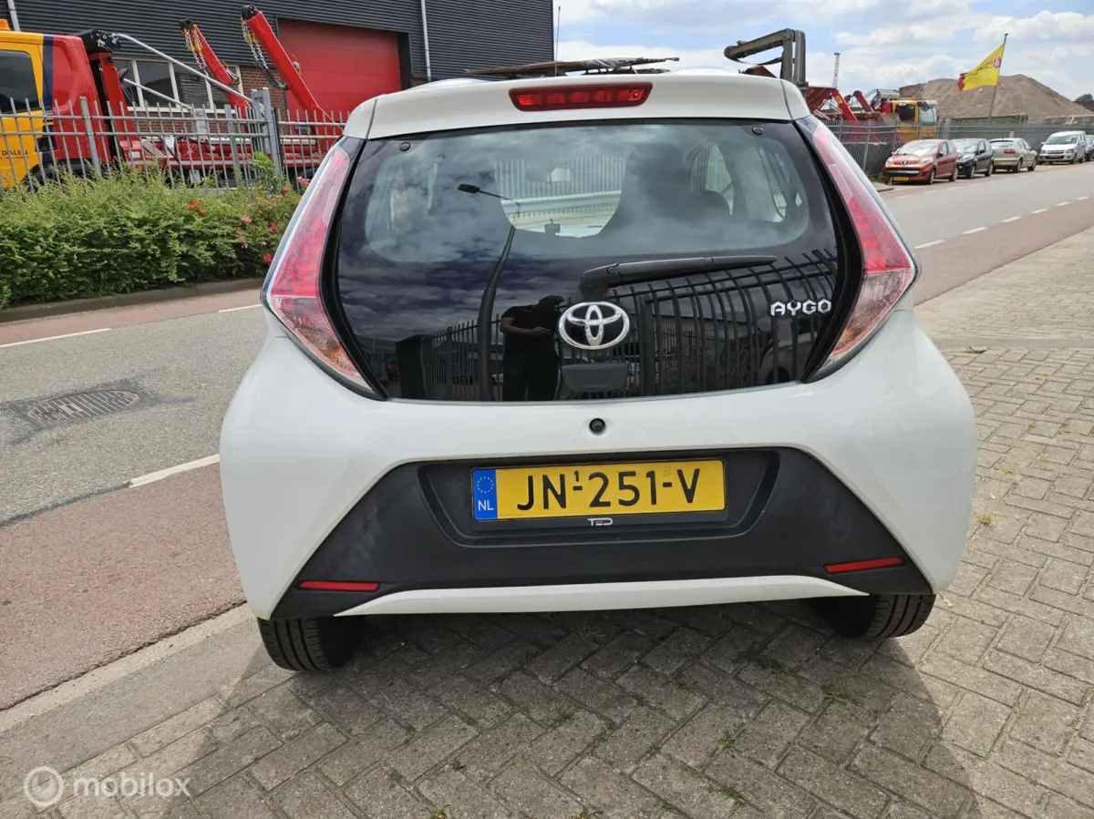1.0 VVT-i x