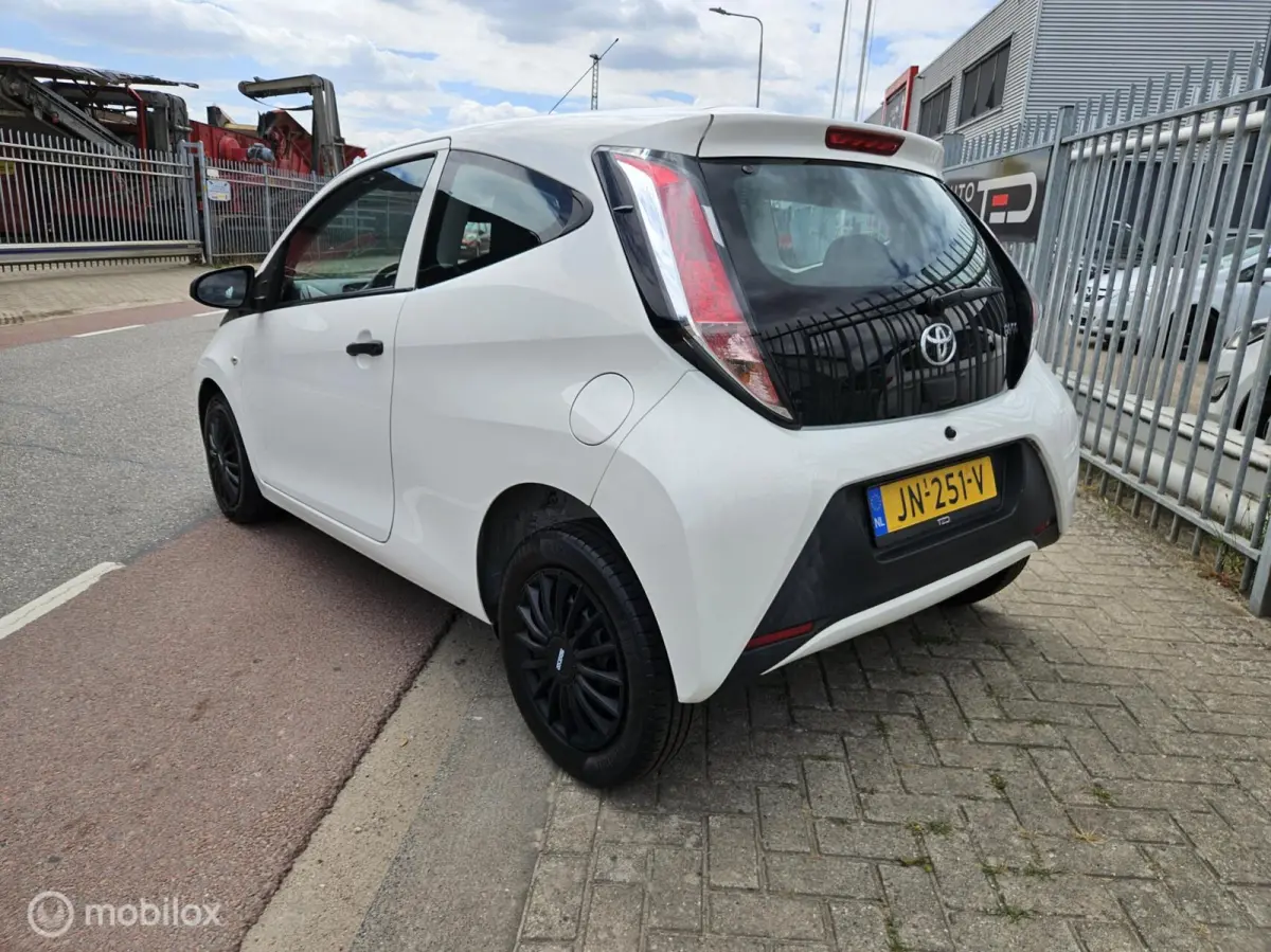 1.0 VVT-i x