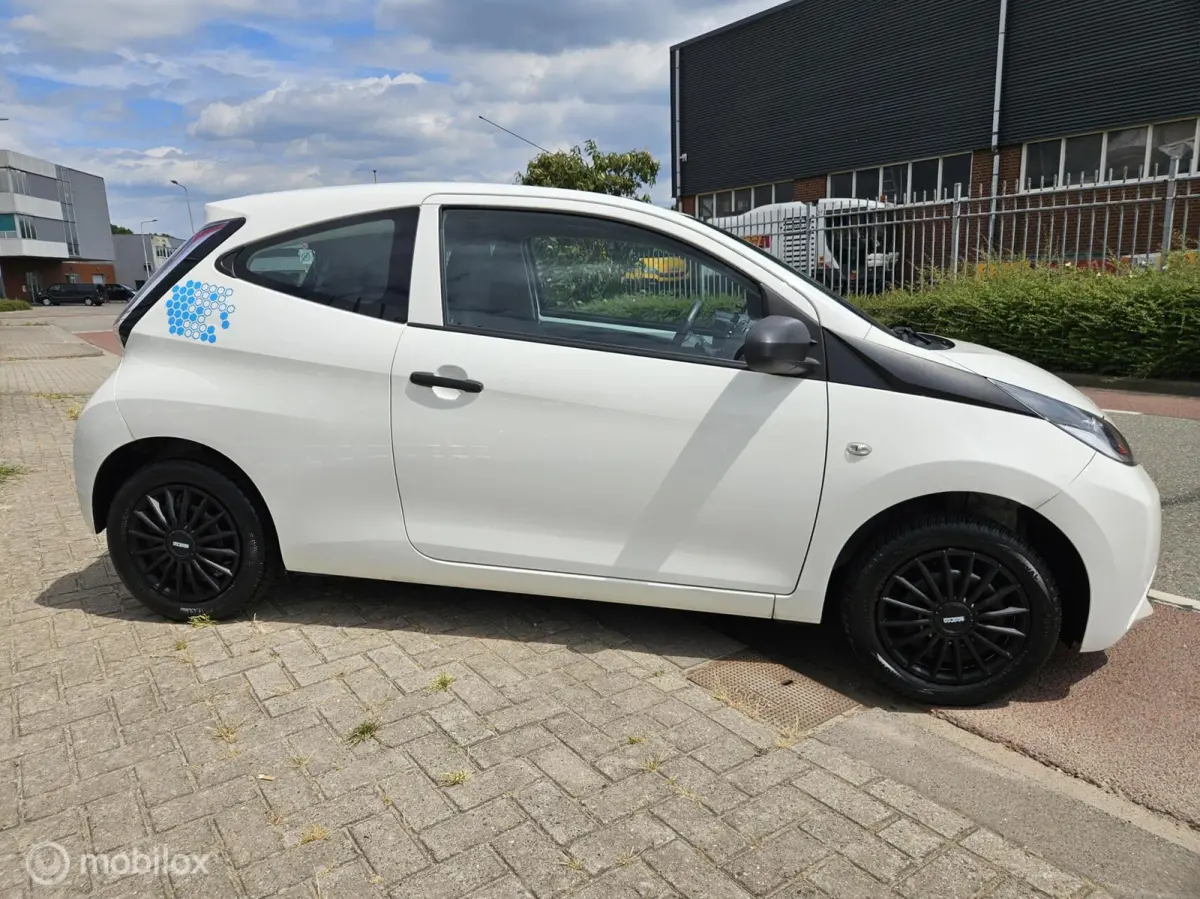 1.0 VVT-i x