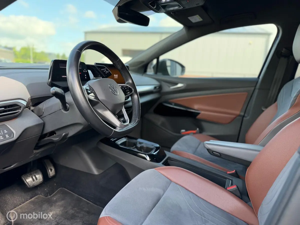 First 77 kWh |SOH89% | Trekhaak Af Fabriek | 20 Inch | Camera | Leder/Alcantara | Incl. BTW