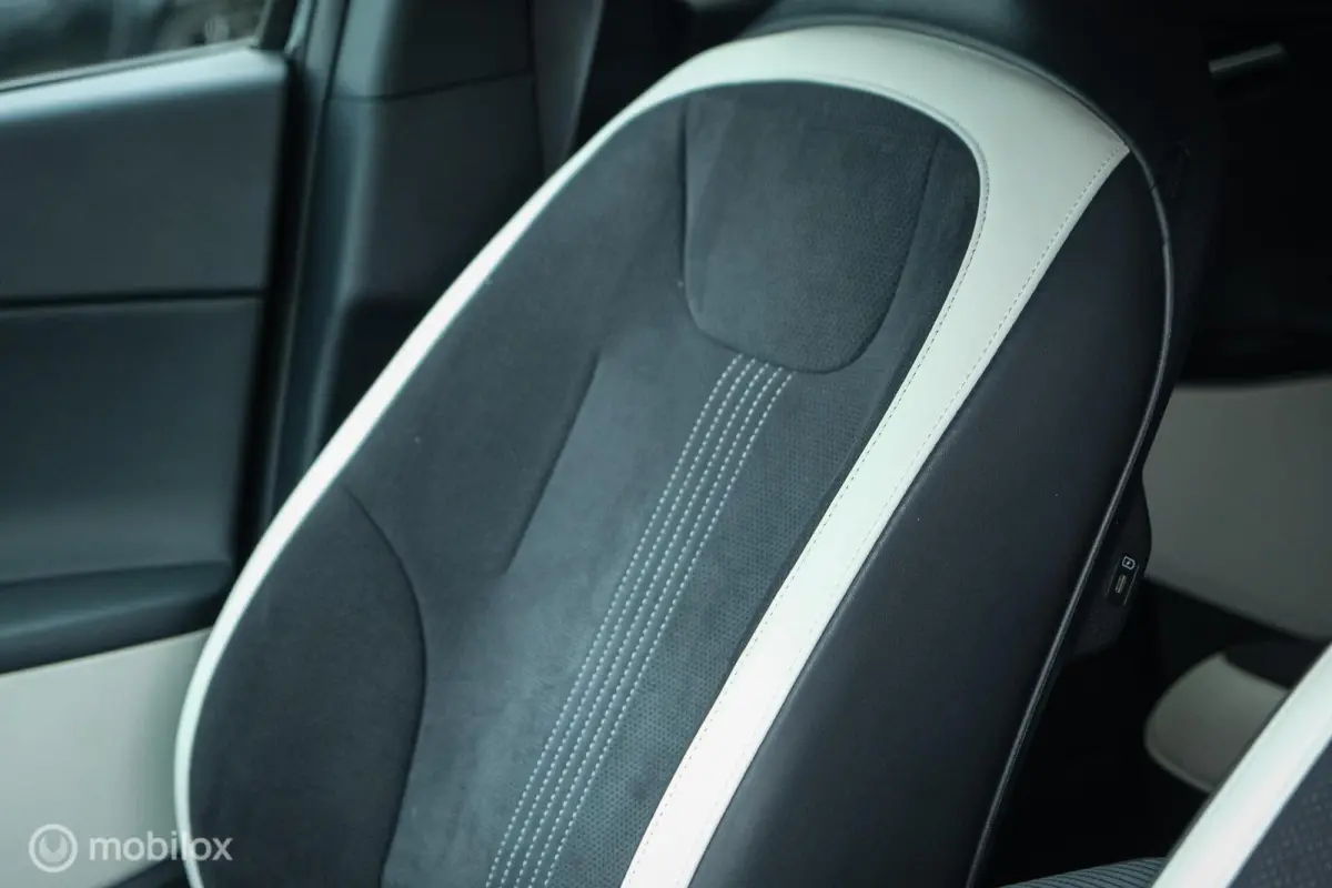 GT-Line 77.4 kWh | Adaptive Cruise | HUD | 360 camera | SOH 100% | Meridian Audio |Stoelverwarming en ventilatie | 20 inch |Stuurwielverwarming | CarPlay