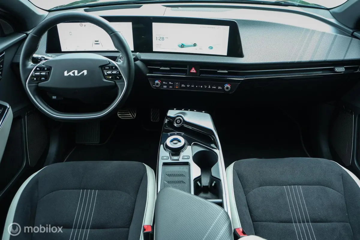 GT-Line 77.4 kWh | Adaptive Cruise | HUD | 360 camera | SOH 100% | Meridian Audio |Stoelverwarming en ventilatie | 20 inch |Stuurwielverwarming | CarPlay