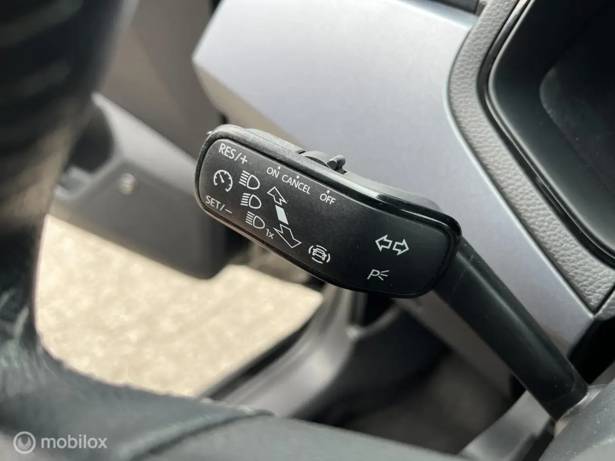 1.0 TSI Xcellence Business Intense NAVI*CRUISE*PDC*