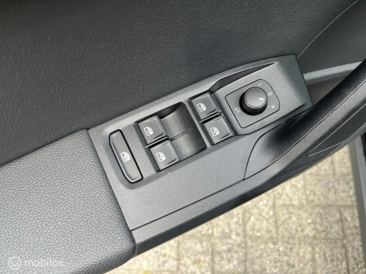 1.0 TSI Xcellence Business Intense NAVI*CRUISE*PDC*