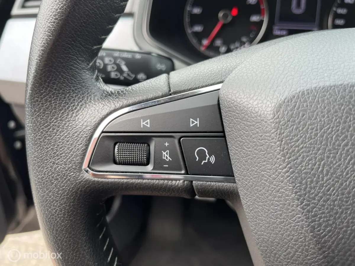 1.0 TSI Xcellence Business Intense NAVI*CRUISE*PDC*