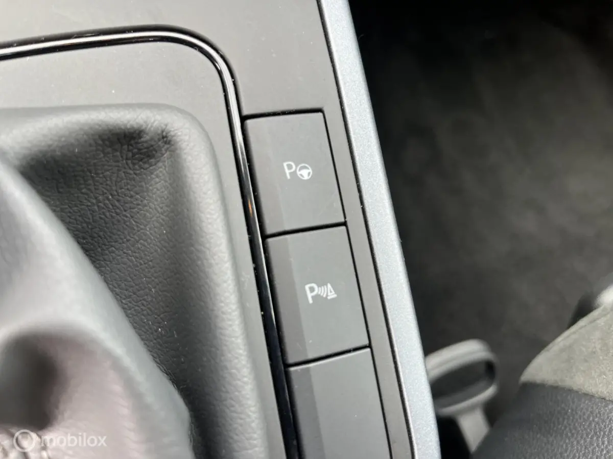 1.0 TSI Xcellence Business Intense NAVI*CRUISE*PDC*