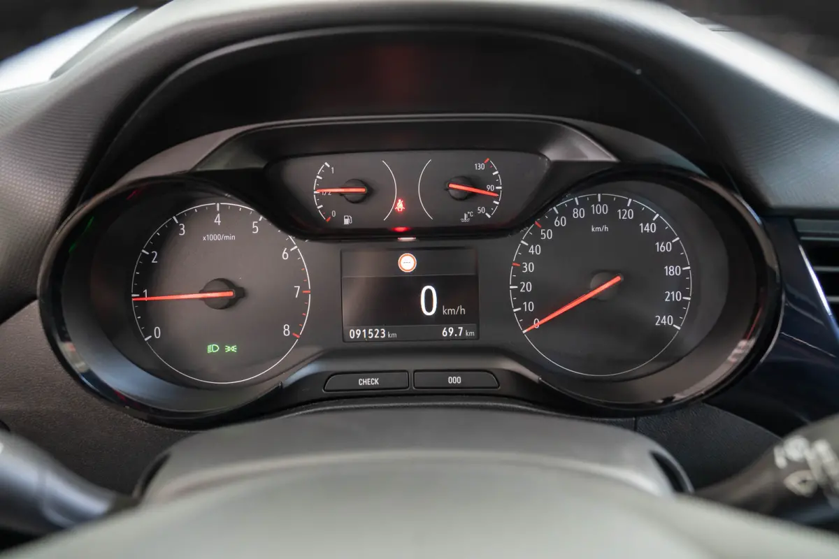 1.2 Turbo 120 Jaar Edition | Camera | Trekhaak | Climate Controle | Navigatie | Apple Carplay & Android Auto | Parkeersensoren |